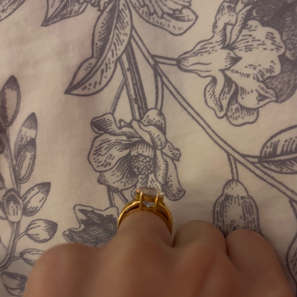14K Gold Diamond Ring - Picture 2 of 3
